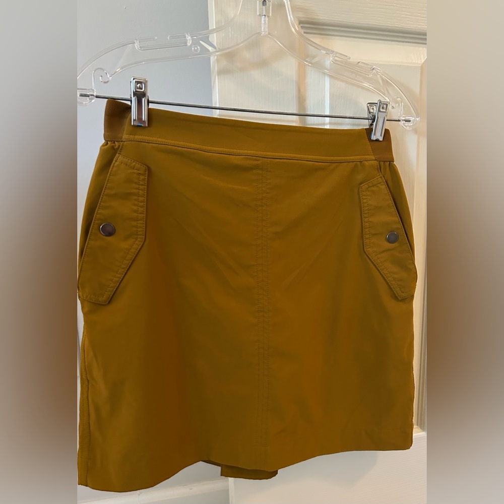 Athleta Women’s Vienna Cargo Skirt Skort  Brass Gold Mustard Size 6